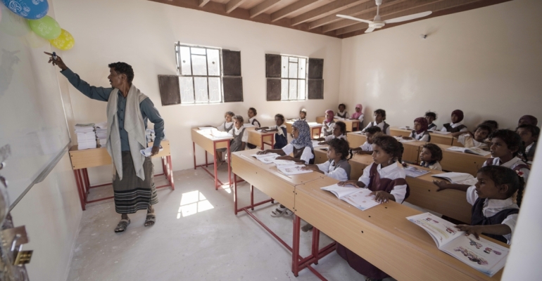 مؤسسة توكل كرمان تحقق أمنية أطفال وادي نقب في حضرموت وتفتح لهم أبواب التعليم